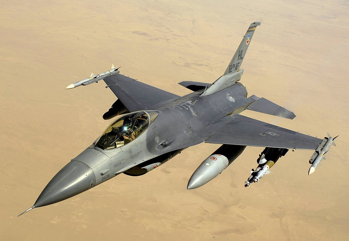 General Dynamics F-16 Fighting Falcon – Fight's On!