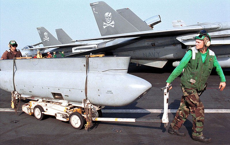 Crew moves TARPS pod on USS George Washington