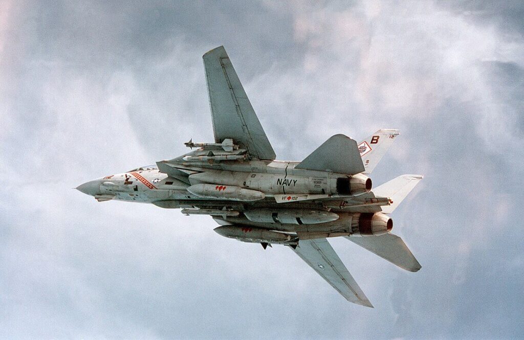 vf102 f14 tomcat flying with TARPS pod